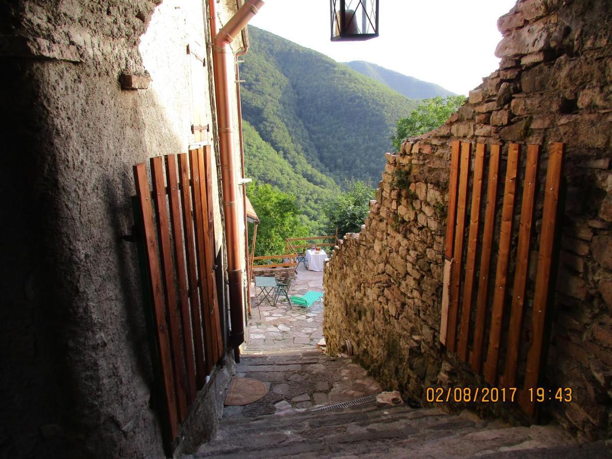Bed and Breakfast Viandanti, Artisti E Sognatori Comano  Екстер'єр фото